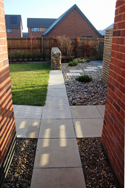 Low maintenance contemporary-style garden