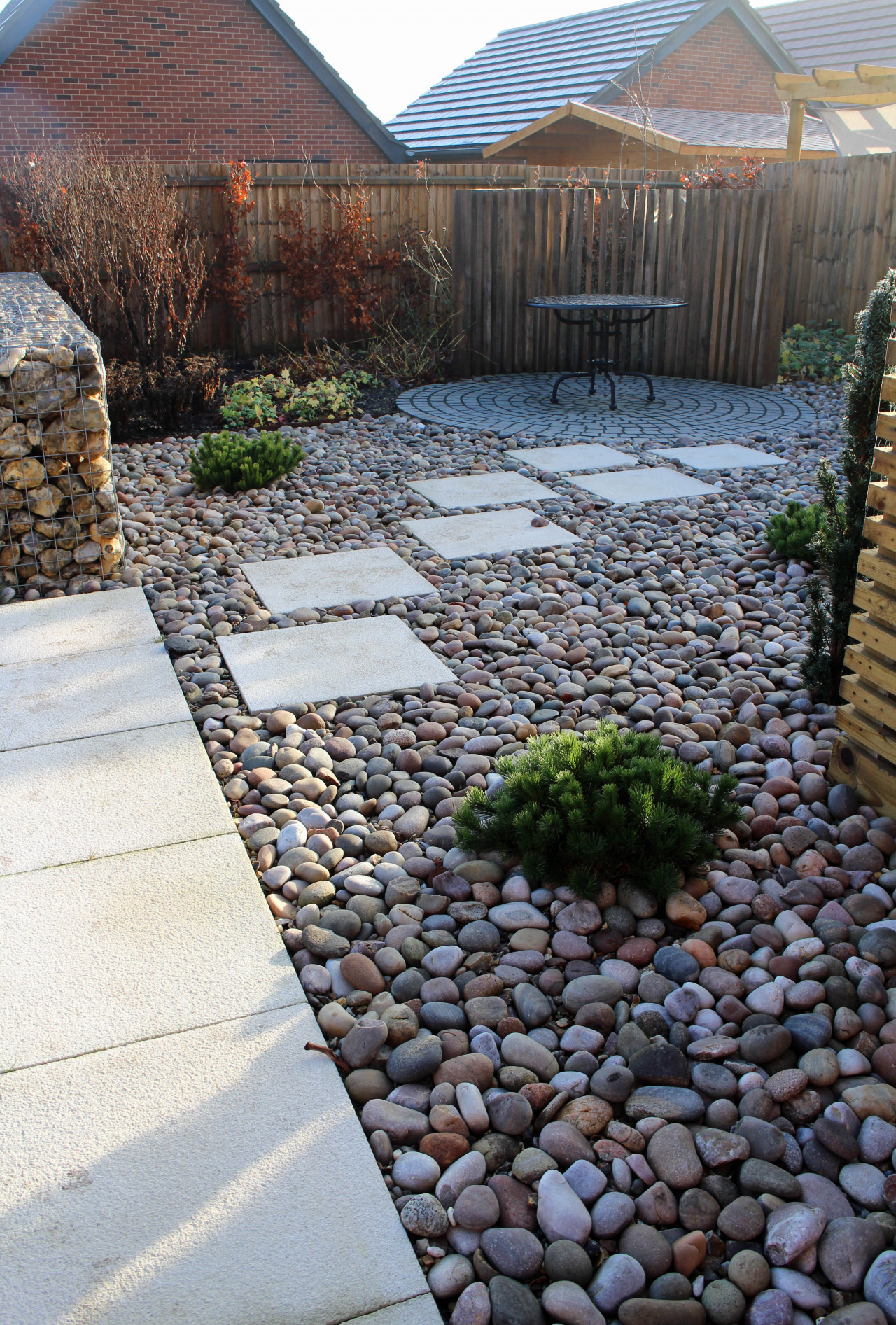 Low maintenance contemporary-style garden